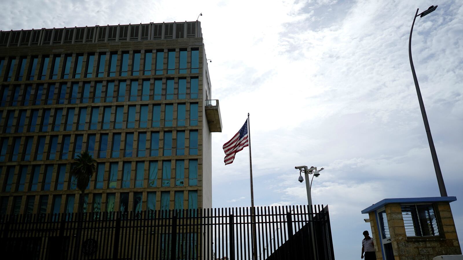 180901-cuba-sonic-attacks-microwave-cheat_p7294b