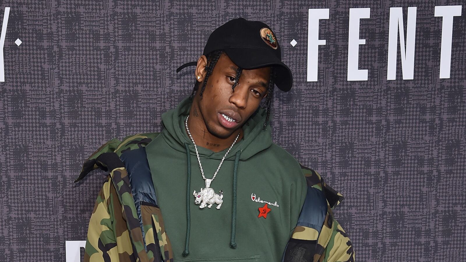 articles/2017/02/02/travis-scott-tumbles-magnificently-off-stage-during-tour-then-drake-rescues/170202-lavelle-travis-scott-drake-concert-fall_grmun4