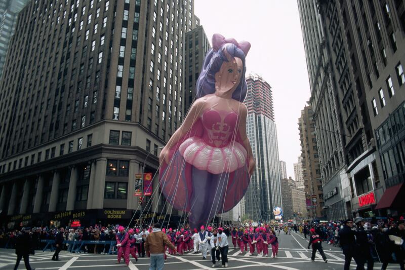 galleries/2011/11/24/macy-s-thanksgiving-parade-balloon-controversy-tim-burton-more-photos/macys-thanksgiving-balloons-sky-dancer_ewajxj