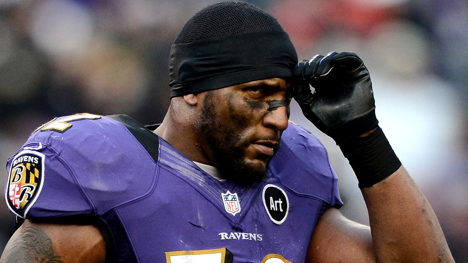 cheats/2013/01/31/deer-antler-spray-snares-singh/130131-ray-lewis-antlers-cheat_it2u3z