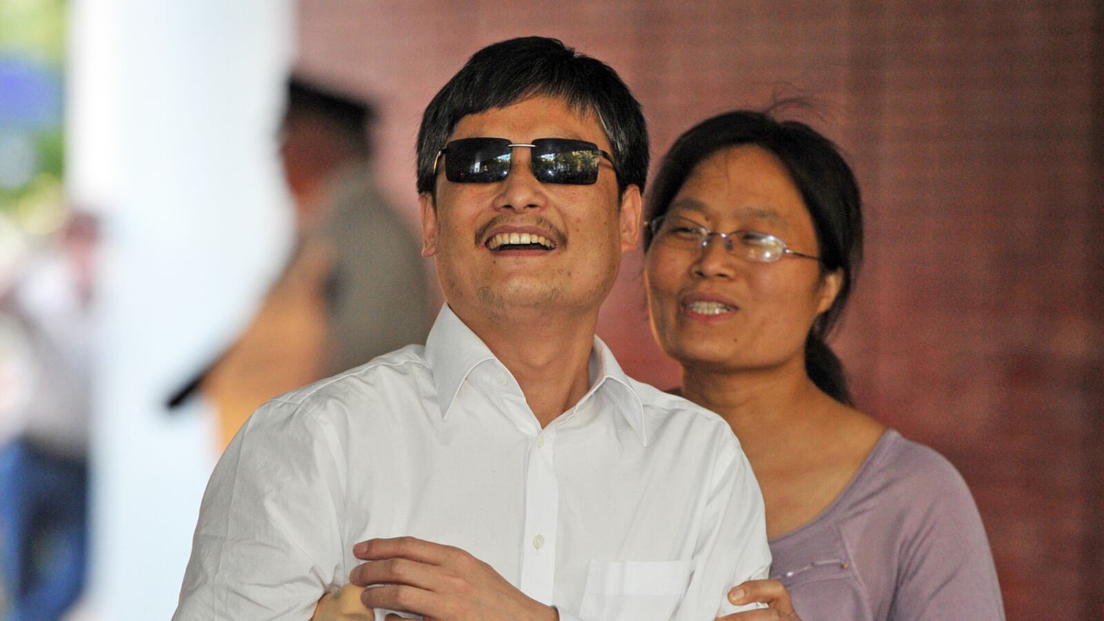 articles/2012/05/21/chen-guangcheng-s-new-life-in-america-a-day-in-greenwich-village/guangcheng-first-day-in-america-liu_dyinnl