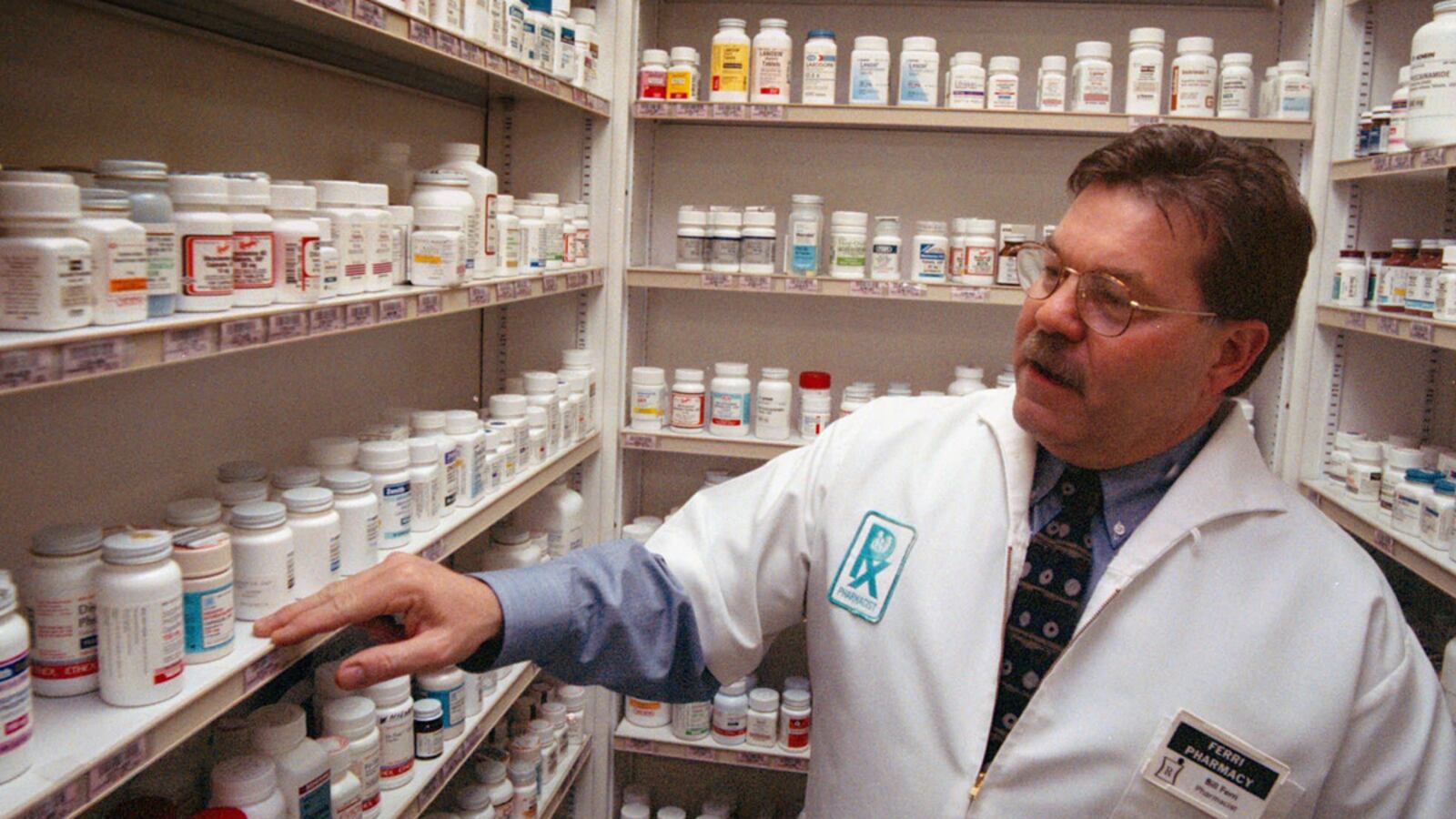 cheats/2011/06/23/supreme-court-rules-for-generic-drug-makers/pharmacy-drugs-cheat_tllvo9