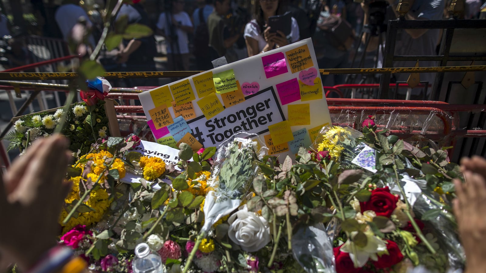 cheats/2015/08/20/police-clear-2-suspects-in-bangkok-blast/150819-bangkok-bombing-shrine-reopens-cheat_ppndiv