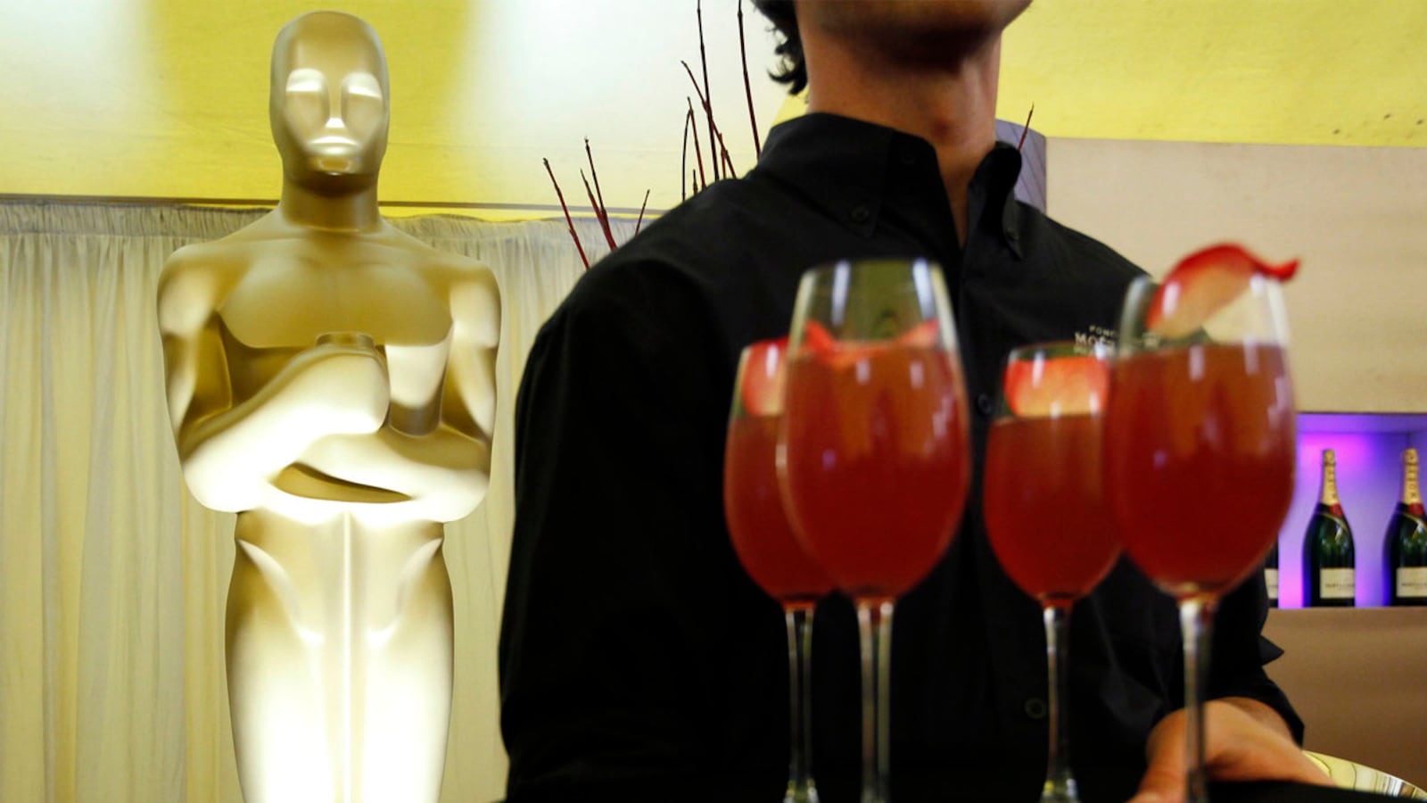 articles/2012/02/24/oscars-drinking-guide-recipes-for-film-inspired-cocktails/oscars-night-punch-cocktails-brown_d8qvb2