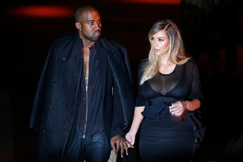 galleries/2013/10/22/kim-kardashian-and-kanye-west-and-the-craziest-celebrity-wedding-proposals-photos/proposals-west-kardashian_tle6le