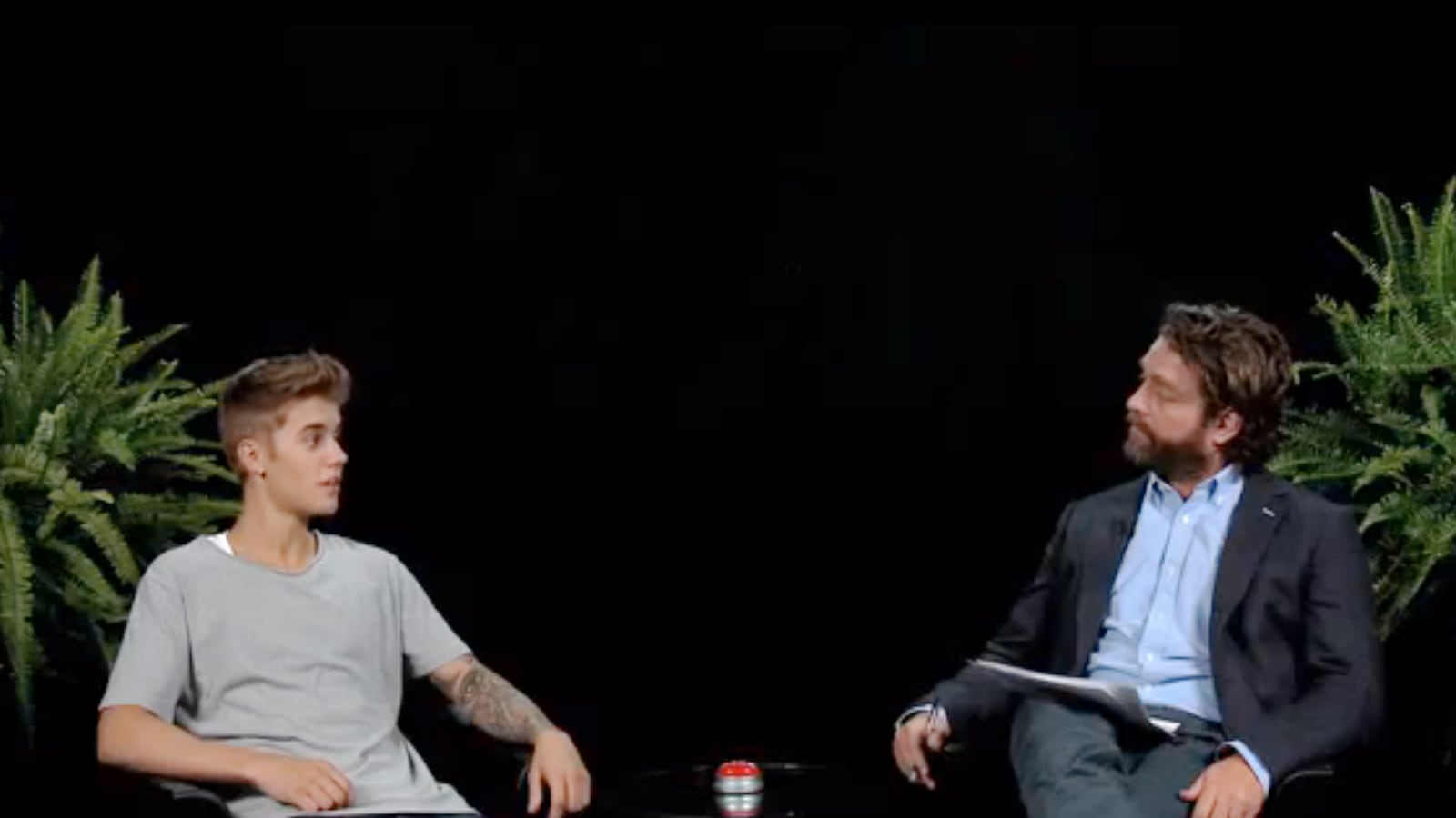 articles/2013/09/26/justin-bieber-jon-hamm-more-of-the-best-of-between-two-ferns/130926-bieber-ferns-klassen-tease_kkm2sx