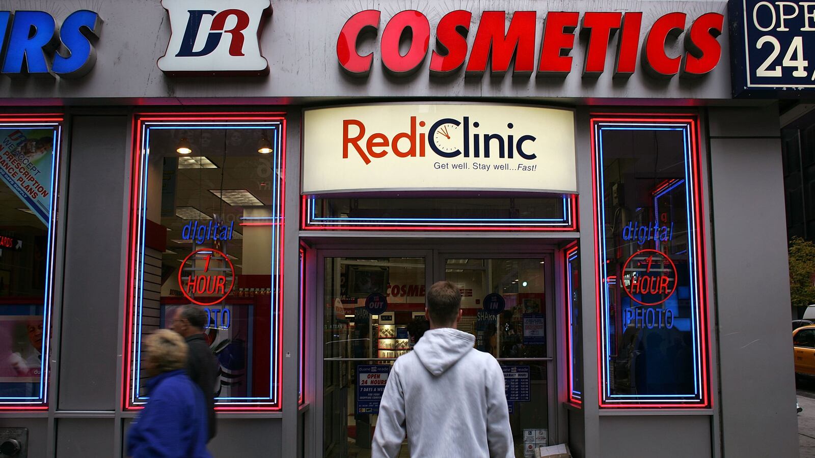 articles/2014/04/01/retail-clinics-are-more-common-than-ever-but-that-doesn-t-mean-you-should-use-them/140331-saunders-clinic-tease_g4u11j