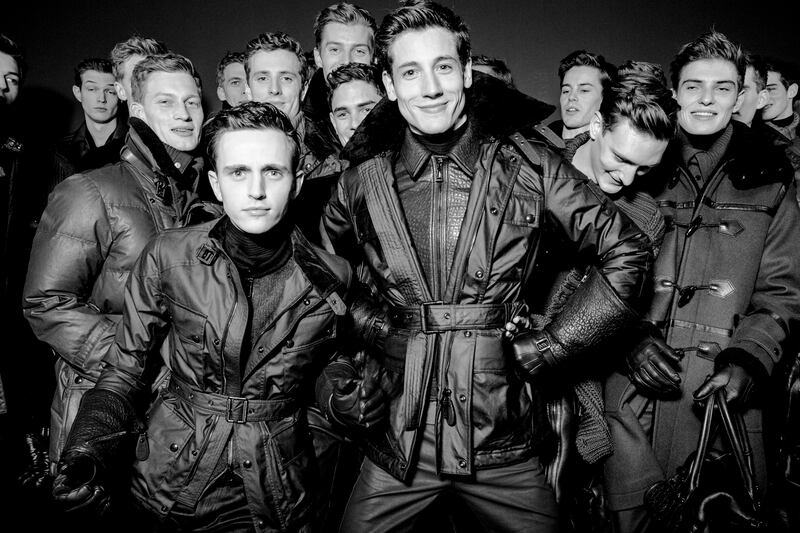 galleries/2013/01/16/backstage-at-men-s-fashion-week-in-milan-2013-photos/milan-mens-backstage-wrap16_hbs5hk