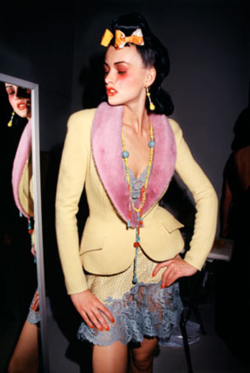 galleries/2009/12/18/backstage-dior/dior-15_jvese6