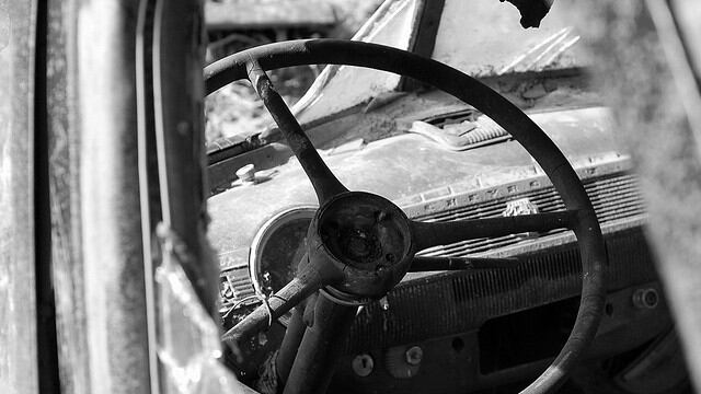 articles/2013/04/09/bulletin-from-the-front/smashed-car-window-openz_ctnnew