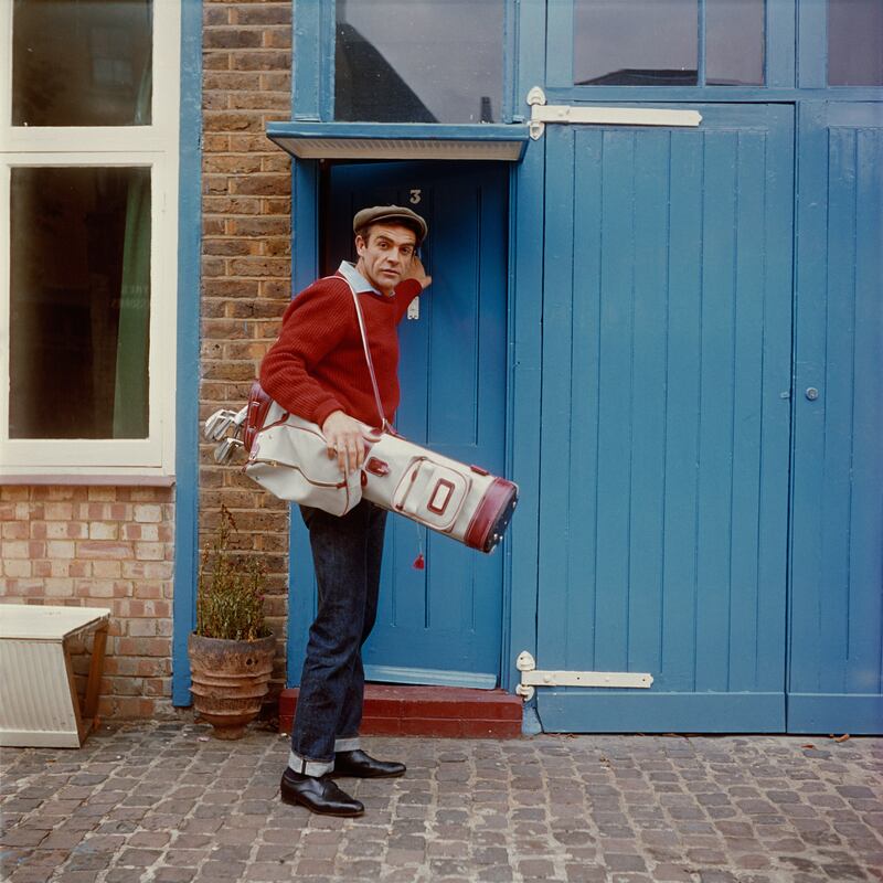 galleries/2013/08/11/old-school-golfing-with-the-stars-photos/celebs-golf-connery_pqiaxz