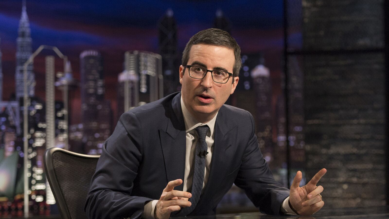 articles/2016/02/21/john-oliver-feels-sorry-for-jeb-bush-the-side-of-plain-white-rice-nobody-ordered/160221-stern-oliver-tease_pnklys