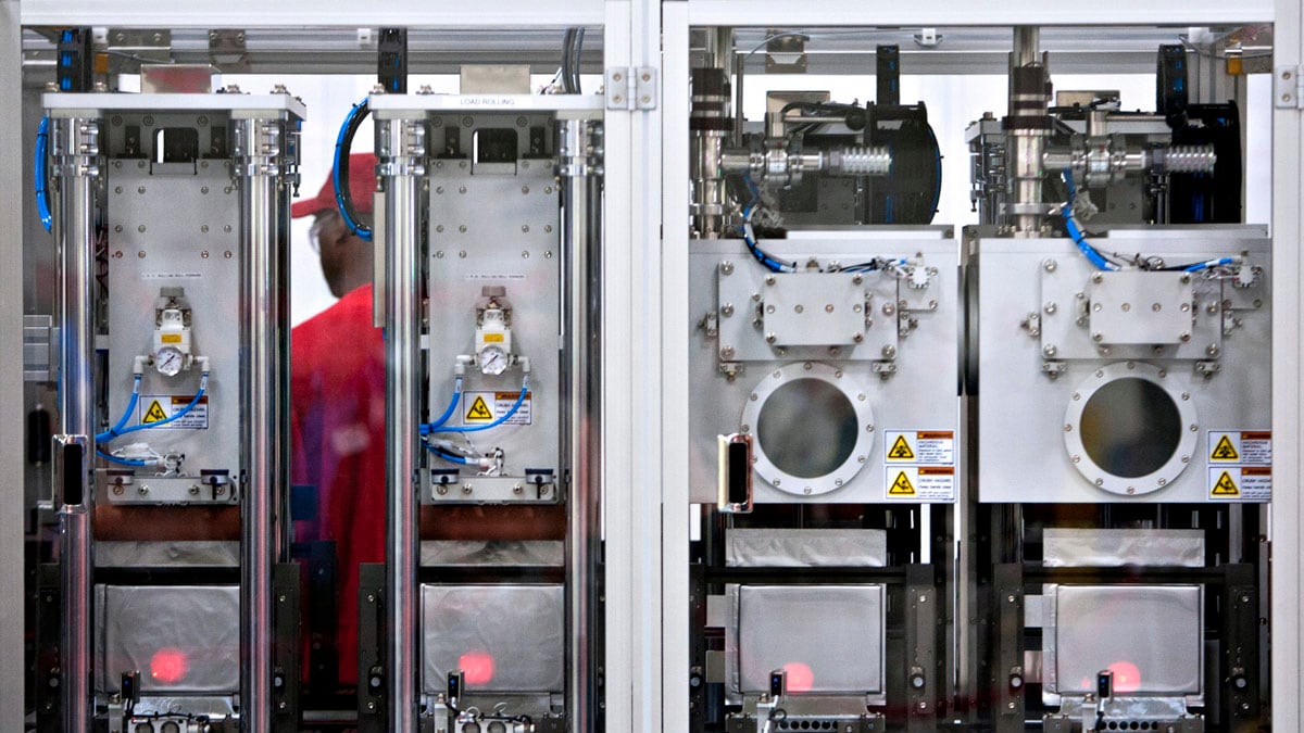 articles/2012/10/19/a123-goes-chapter-11/electric-cars-battery-maker-bankrupt-bryce_gq0vrz