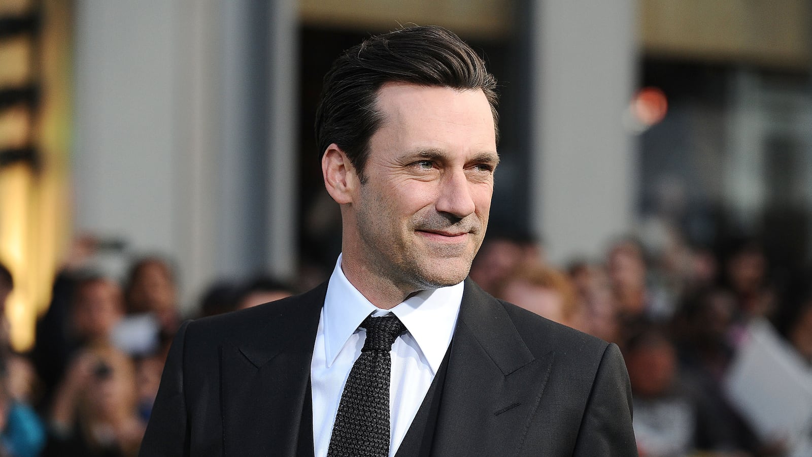 articles/2014/05/15/jon-hamm-s-movie-star-pitch-he-s-not-really-like-don-draper/140514-romano-hamm-tease_me9hlw