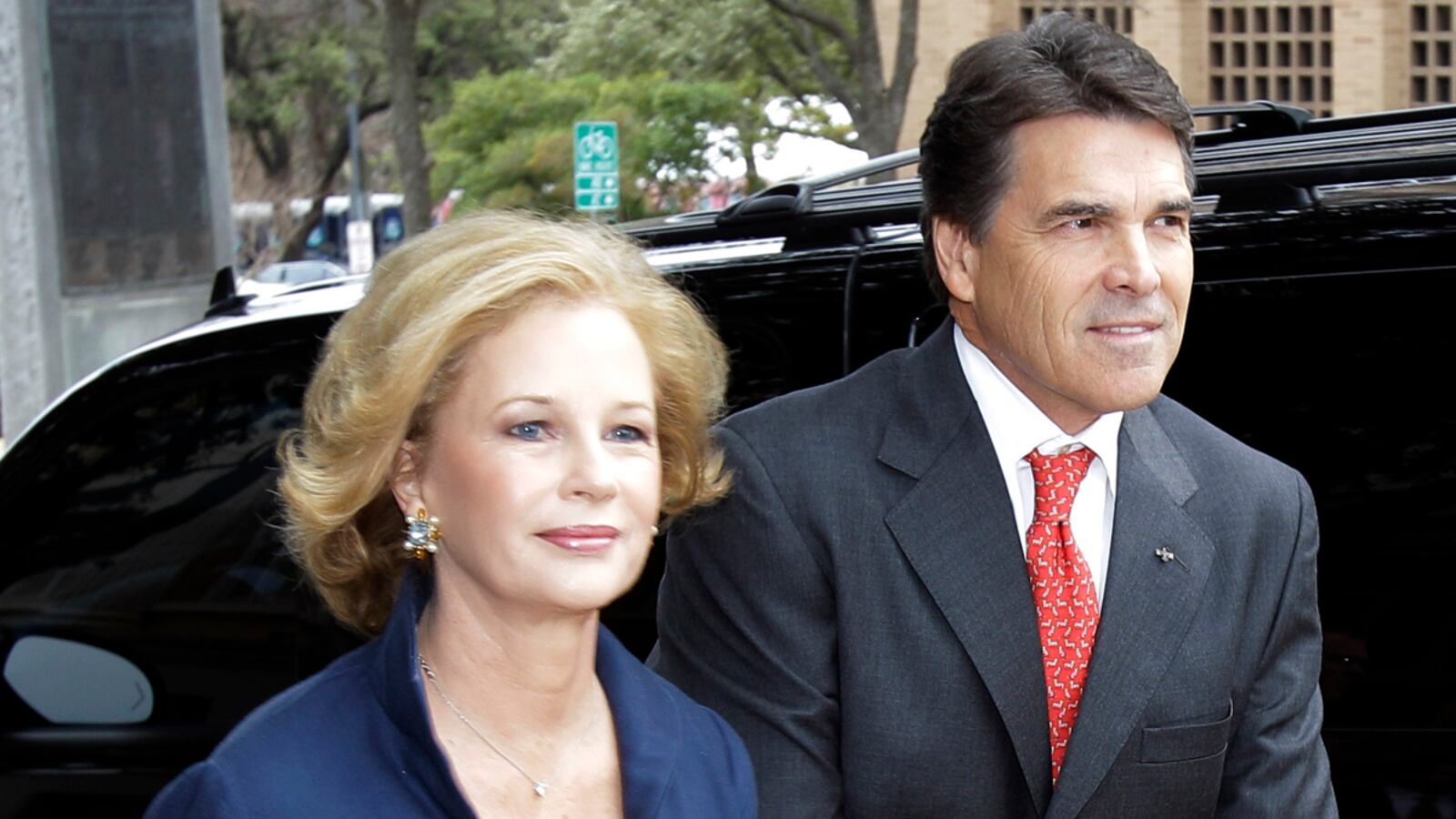 cheats/2011/09/28/perry-s-wife-cheered-hpv-drive/anita-perry-supported-hpv-vaccine-cheat_yvgazp