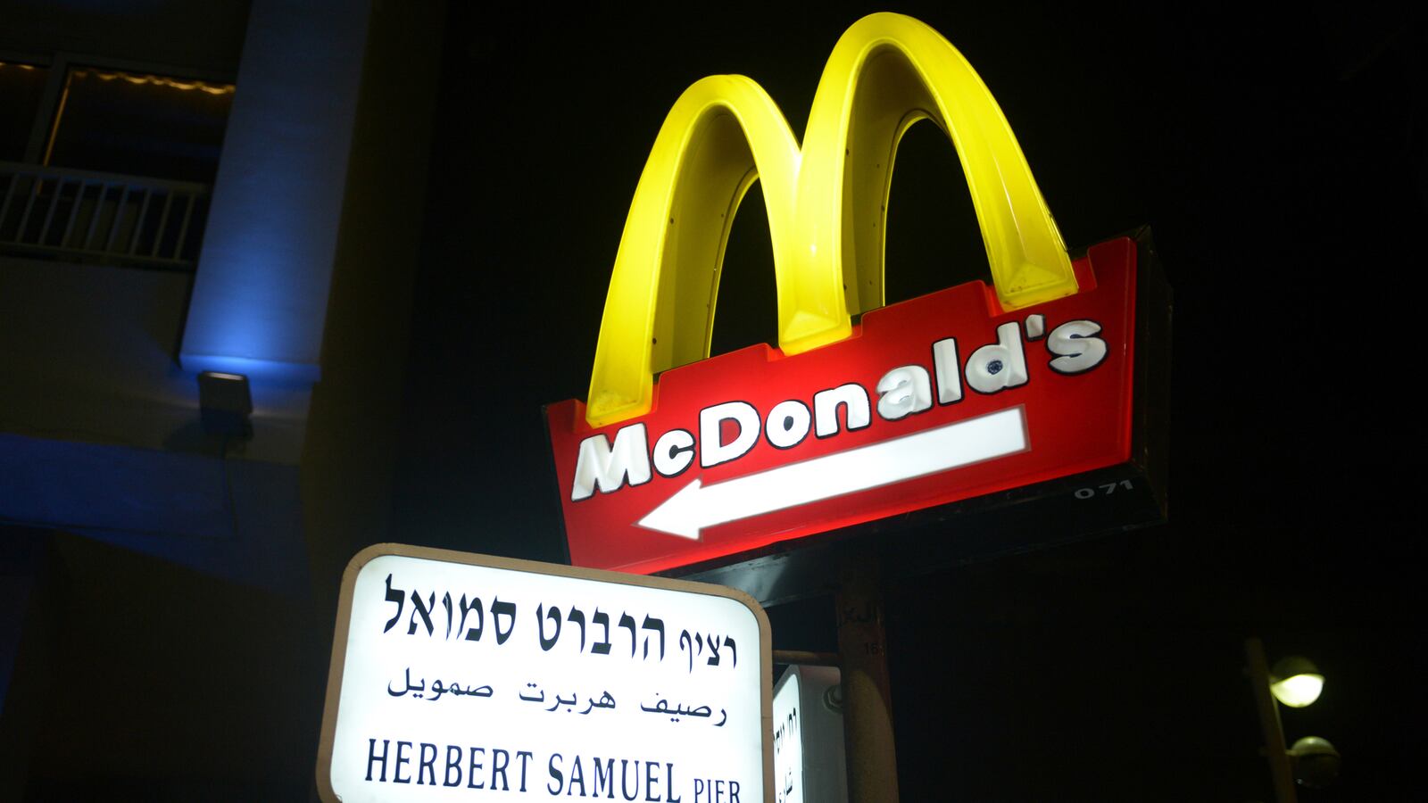 cheats/2013/06/27/mcdonald-s-boycotts-west-bank-settlement/130627-israel-mcdonalds-cheat_dazmss