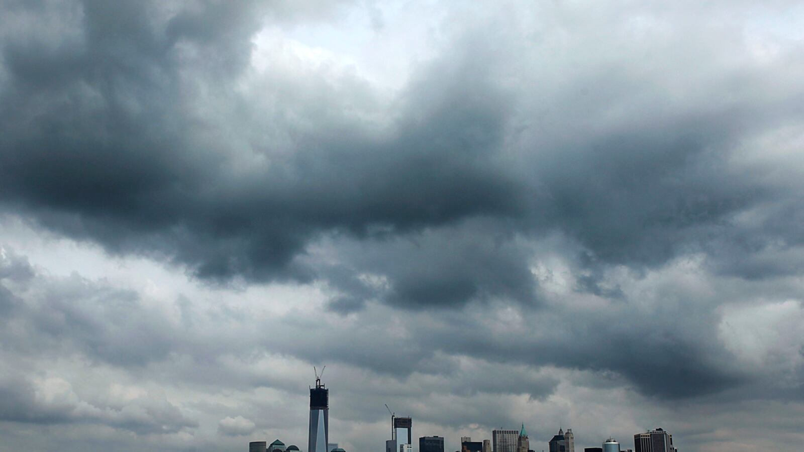 articles/2012/10/27/here-comes-hurricane-sandy-east-coast-scrambles/ny-prepares-for-storm-shapiro_zdripq