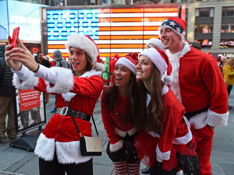 galleries/2014/12/13/new-york-santacon-2014-photos/141213-santacon-nyc-08_q2o1ec
