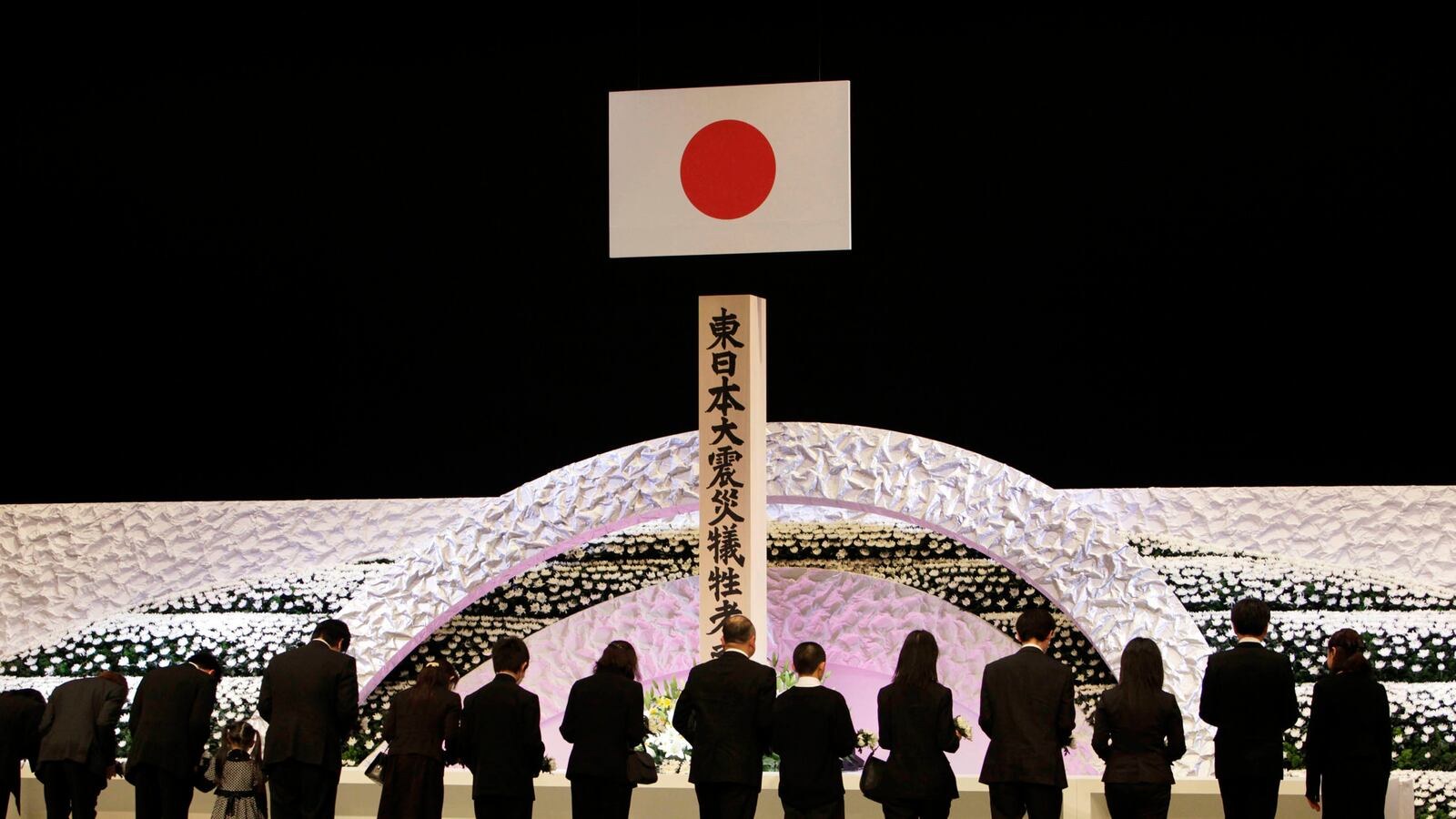 cheats/2013/03/11/japan-marks-anniversary-of-tsunami/130311-japan-memorial-cheat_qfosuj