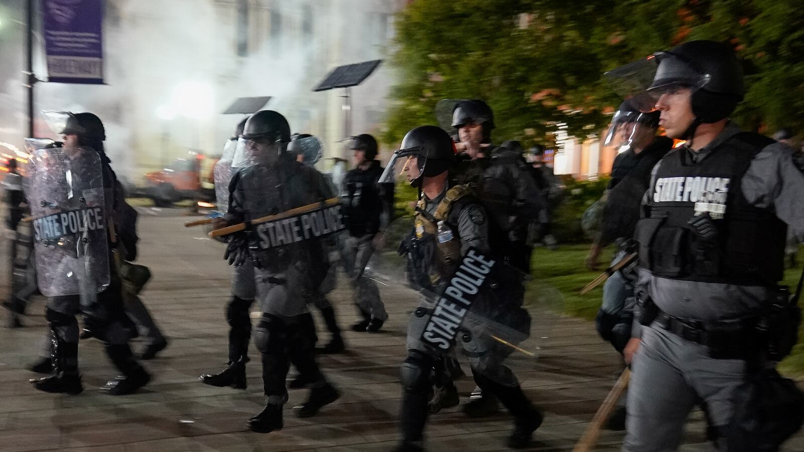 2020-09-24T042653Z_1345122345_RC2S4J91W0ZR_RTRMADP_3_GLOBAL-RACE-USA-LOUISVILLE_oickqq