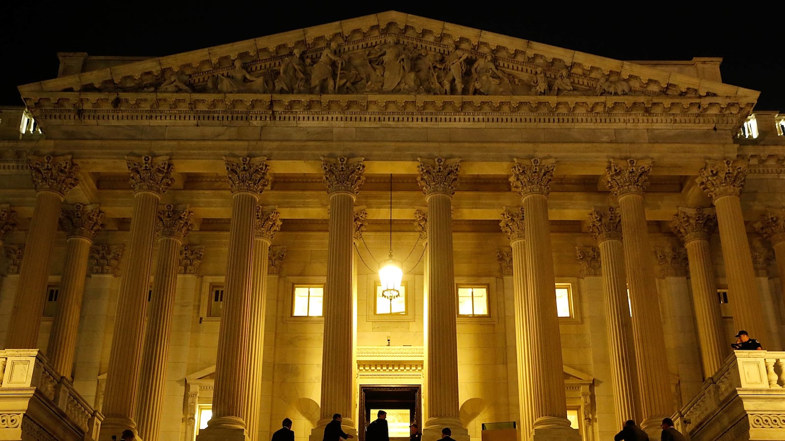 articles/2013/10/02/america-s-long-simmering-semi-civil-civil-war/131001-long-civil-war-green-tease_rlg5ae