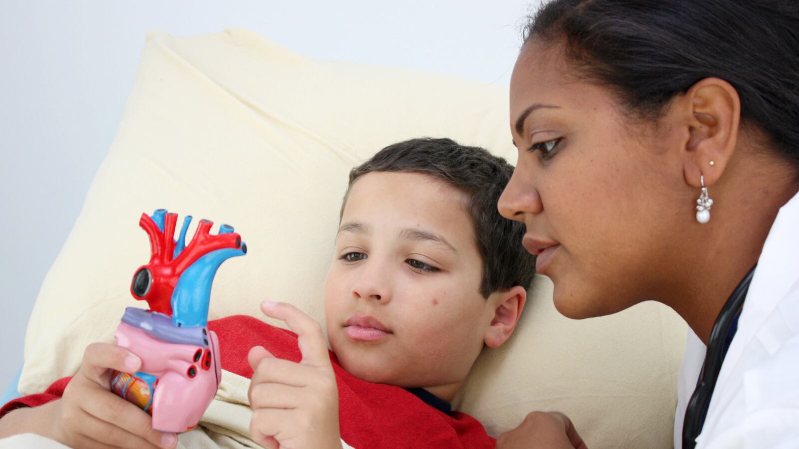 articles/2016/02/26/how-hospitals-screw-you-if-you-don-t-speak-english/160225-khan-medical-tease_gq80mo