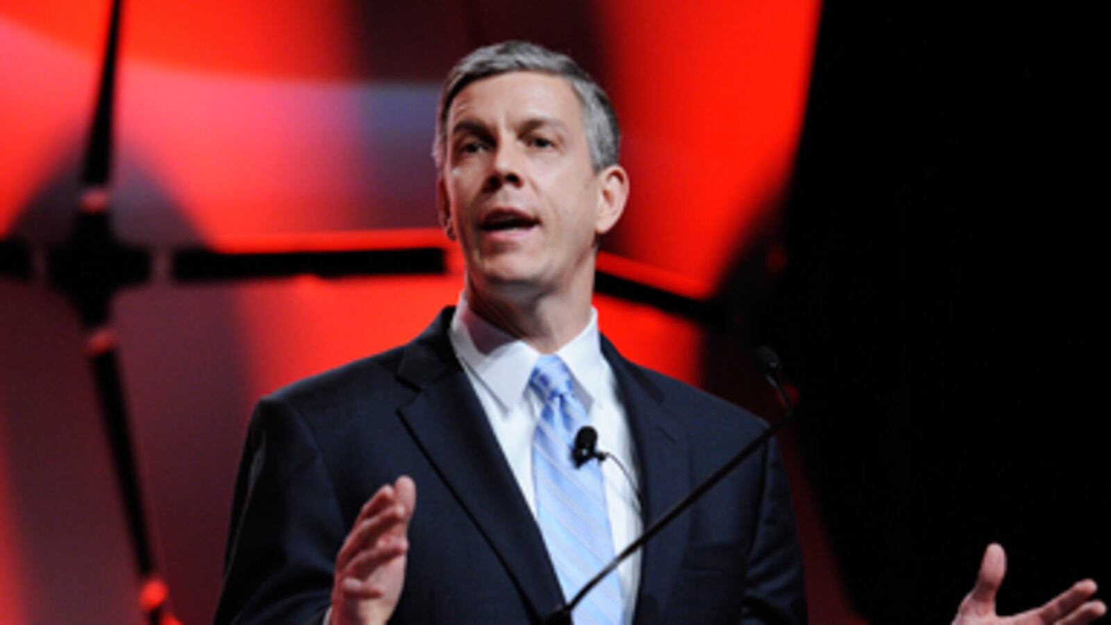 articles/2011/05/10/arne-duncans-open-letter-makes-teachers-furious/ravitch-duncan_179635_hhaf8u