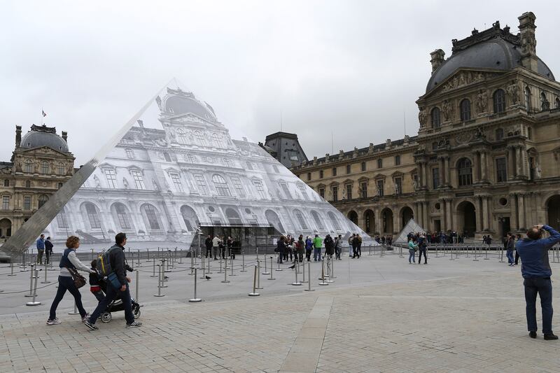 galleries/2016/06/03/the-city-of-light-underwater/160603-paris-flooding-03_luiub0