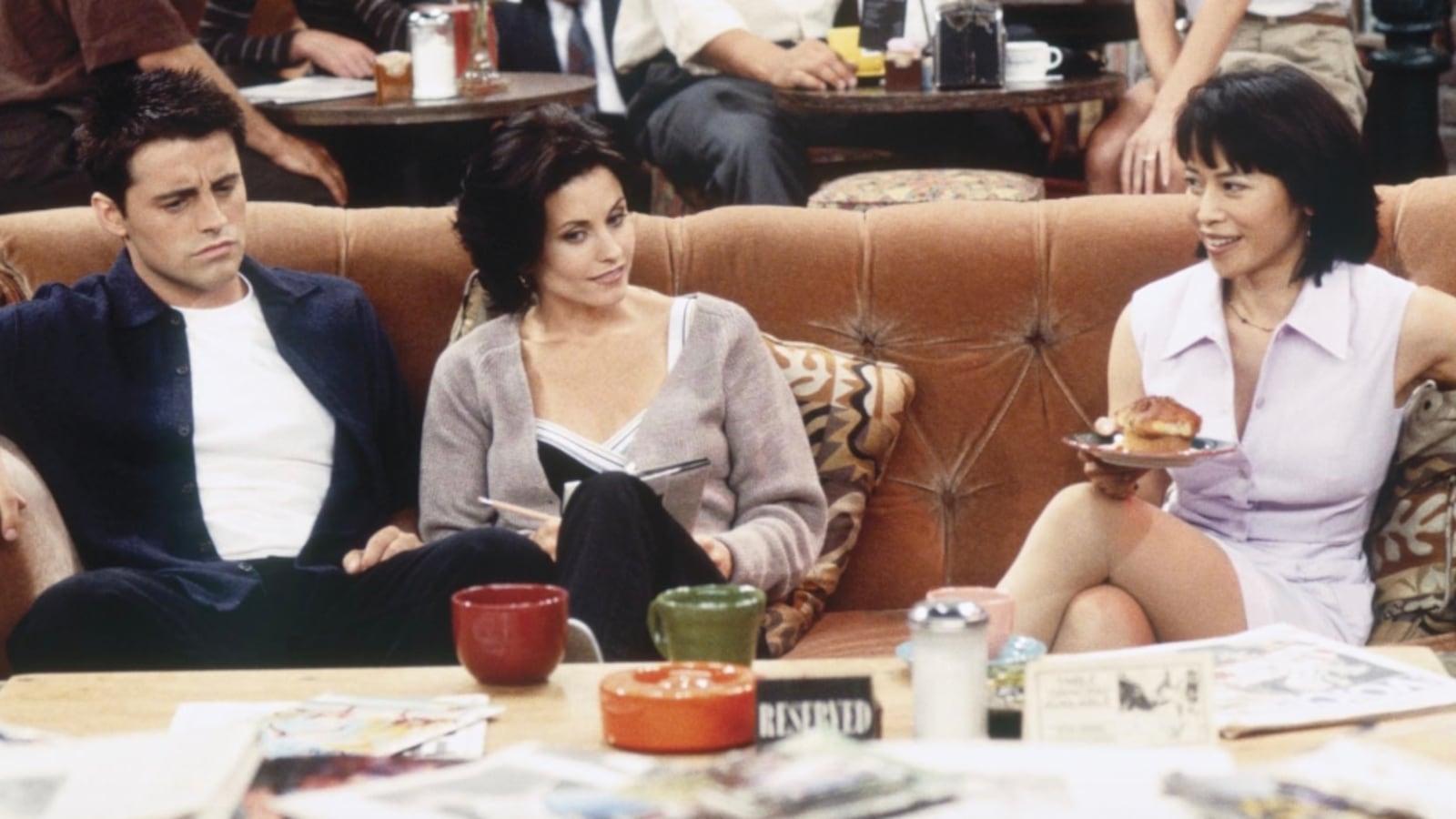 Matt LeBlanc, Courteney Cox, and Lauren Tom in 'Friends.'