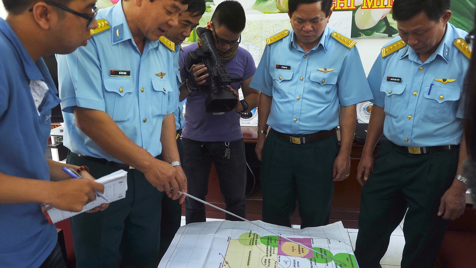 articles/2014/03/15/up-to-speed-on-malaysia-airlines-flight-370/140315-dickson-Malaysia-Airlines-tease_xqmxsa