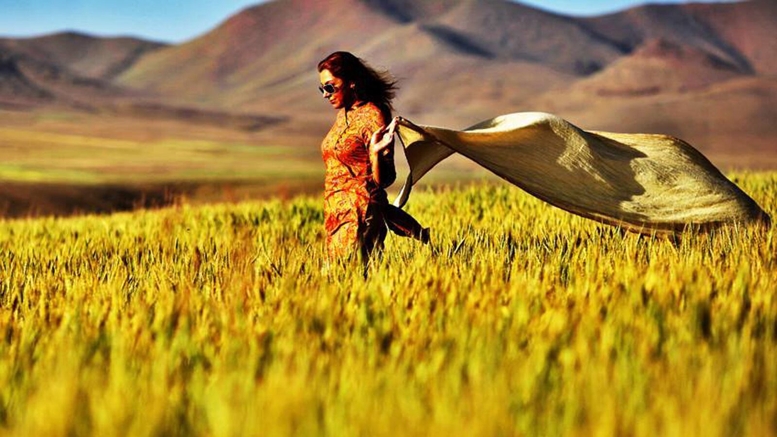 articles/2014/05/18/the-facebook-page-where-iran-s-women-are-unveiling-online/140516-strochlic-iran-tease_j8znkf