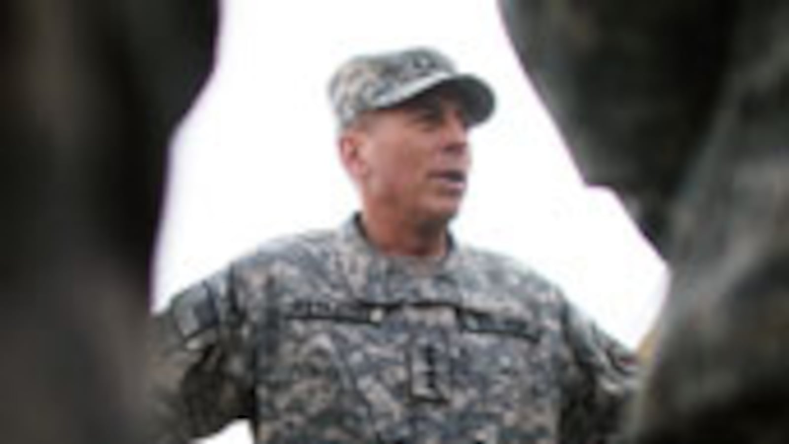 articles/2010/06/25/general-petraeus-workout-routine/macdougal-petraeus-workout_109535_v501nj