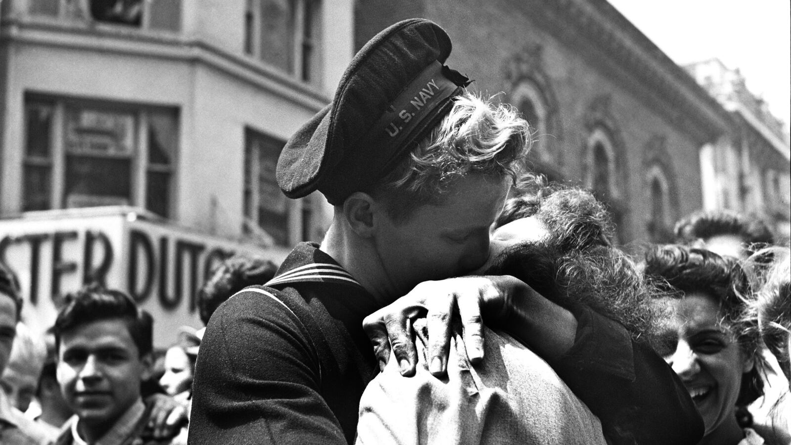 articles/2014/02/09/a-history-of-american-fun/140208-beck-fun-tease-NEW_xinjzv