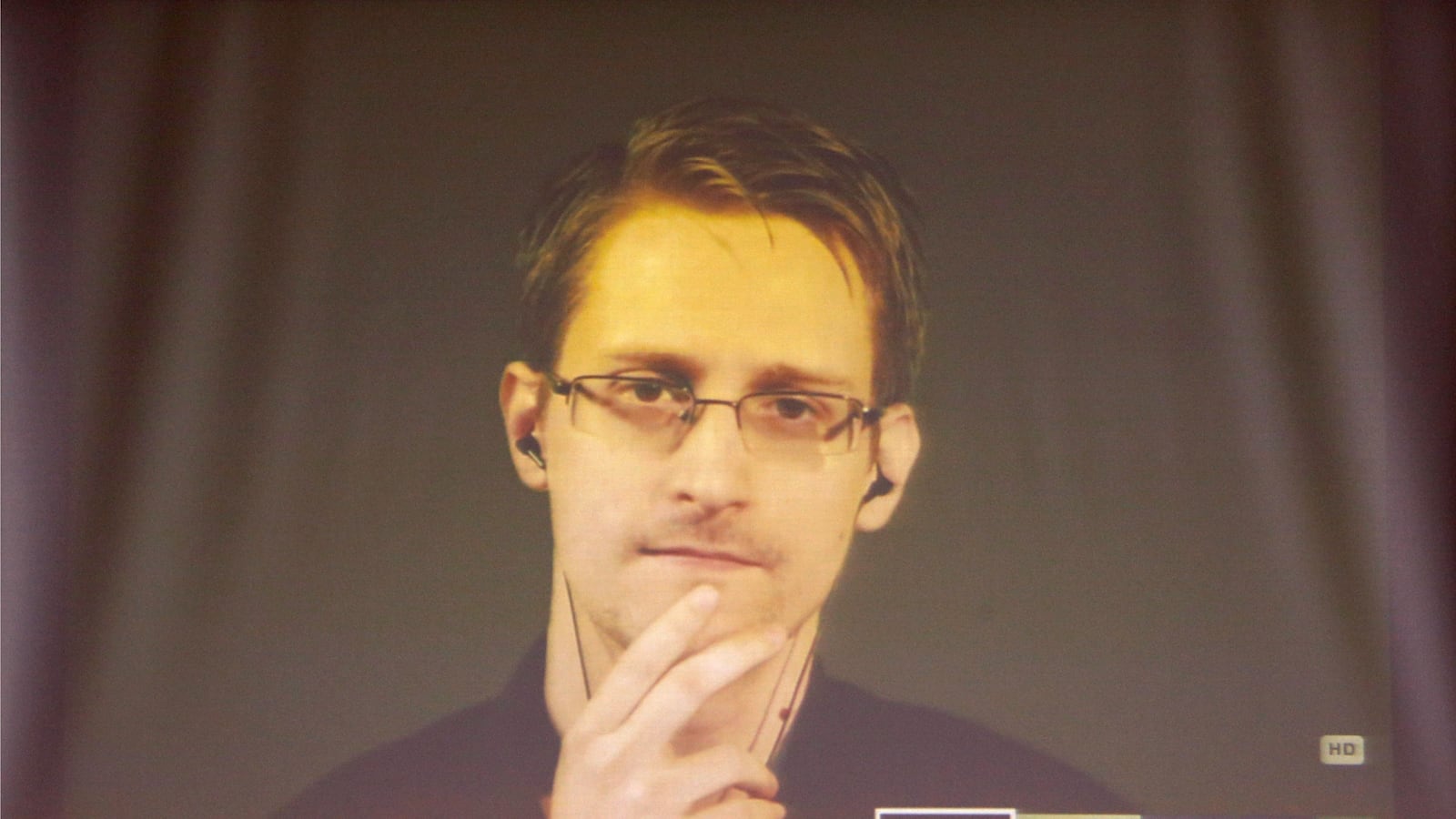 cheats/2016/07/28/snowden-wikileaks-in-twitter-beef/160728-snowden-wikileaks-cheat_dmb73z