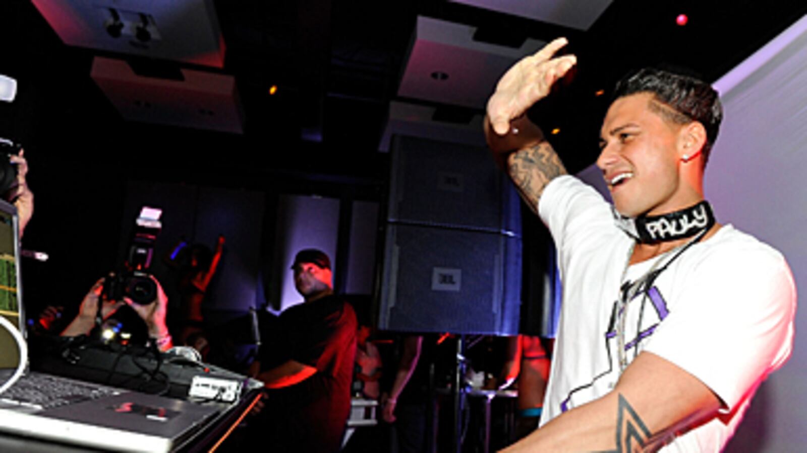 articles/2011/03/23/jersey-shore-season-3-finale-pauly-d-interview-on-justin-bieber-more/stern-pauly-d_168575_dbaxoe