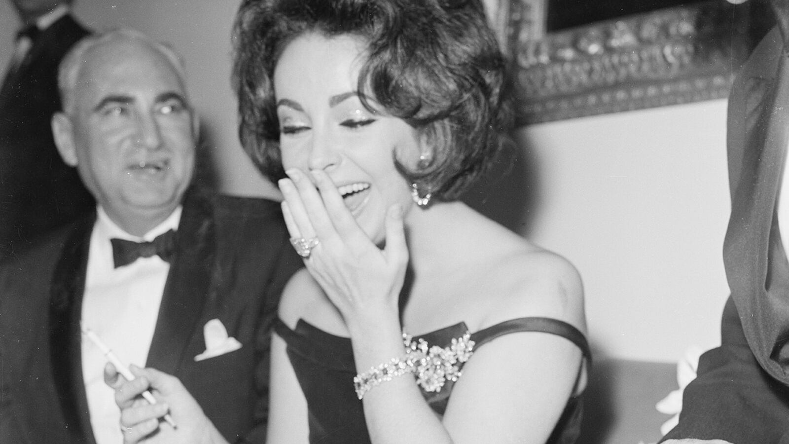 galleries/2014/11/01/photos-from-the-original-paparazzo-elio-sorci/141030-paparazzo-alt-tease_lybwmz