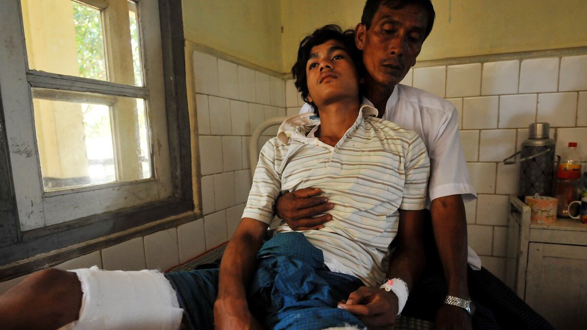 cheats/2012/10/26/burma-death-toll-tops-100/rakhine-violence-muslim-buddhist-cheat_ggn2kh