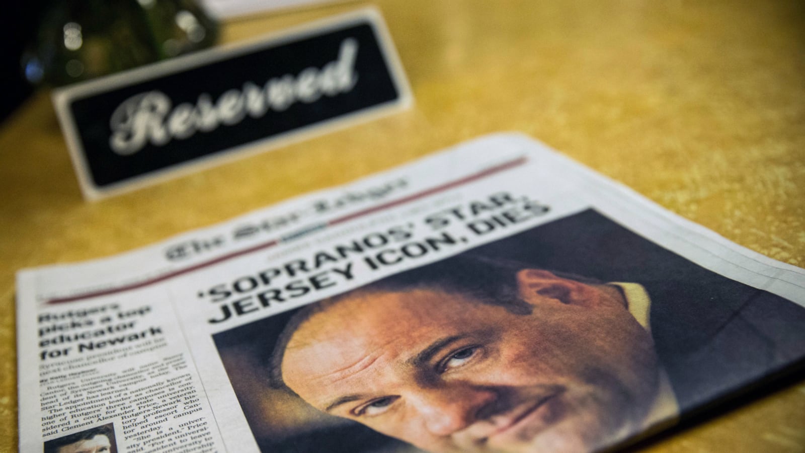 cheats/2013/06/23/funeral-date-set-for-james-gandolfini/gandolfini-funeral-set-cheat_urrs5s