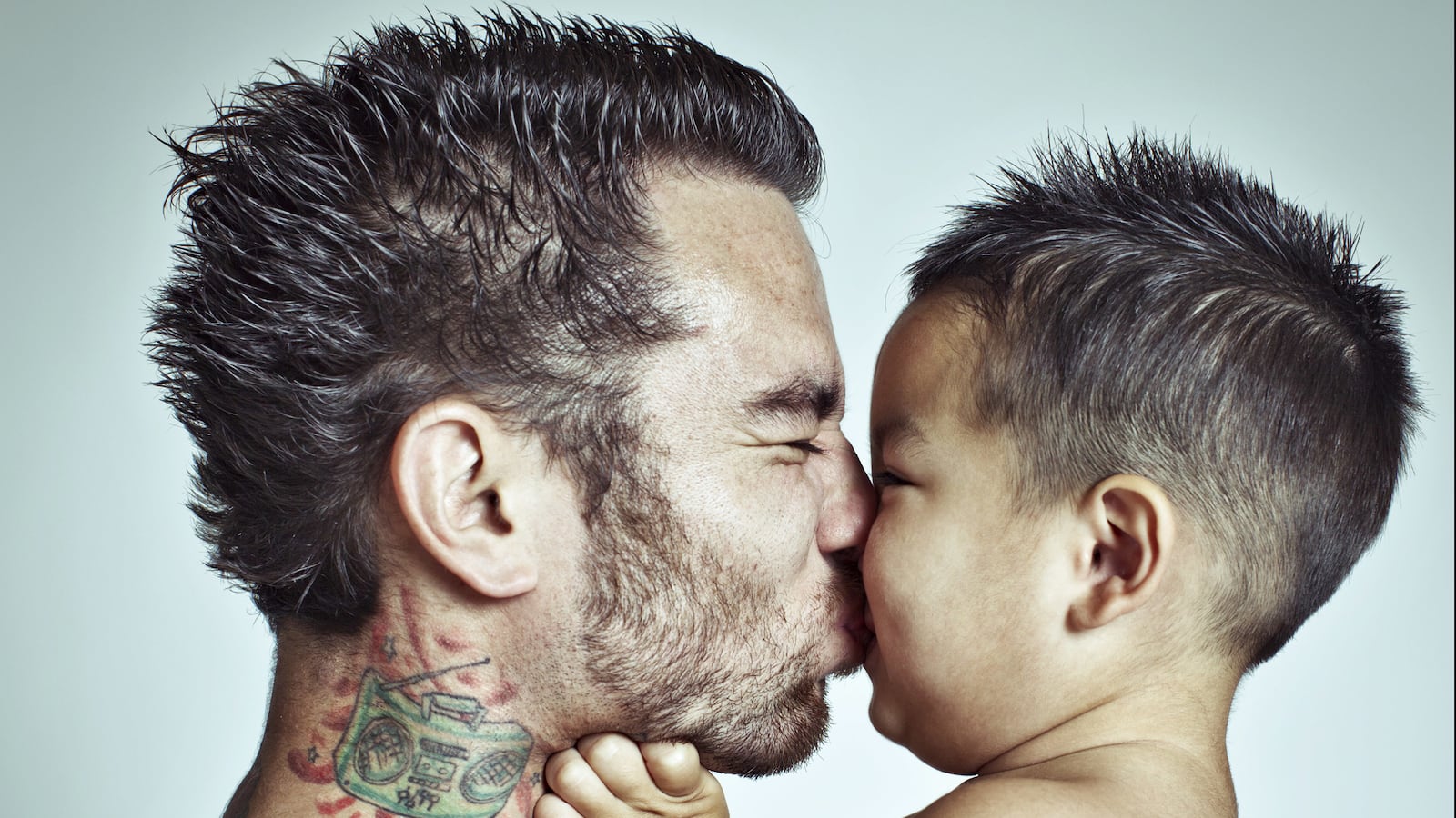 articles/2014/06/09/is-2014-year-of-the-dad/140607-hinds-dad-focus-tease_lmlf42