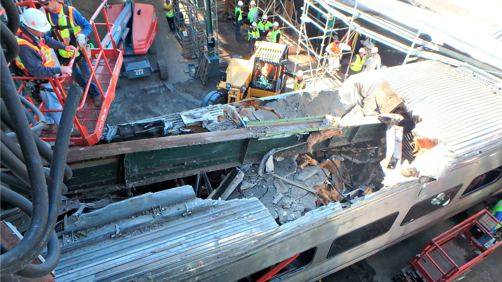 cheats/2016/11/16/report-engineer-in-deadly-nj-transit-crash-had-undiagnosed-sleep-apnea/161116-nj-transit-hoboken-cheat_x5xnqm