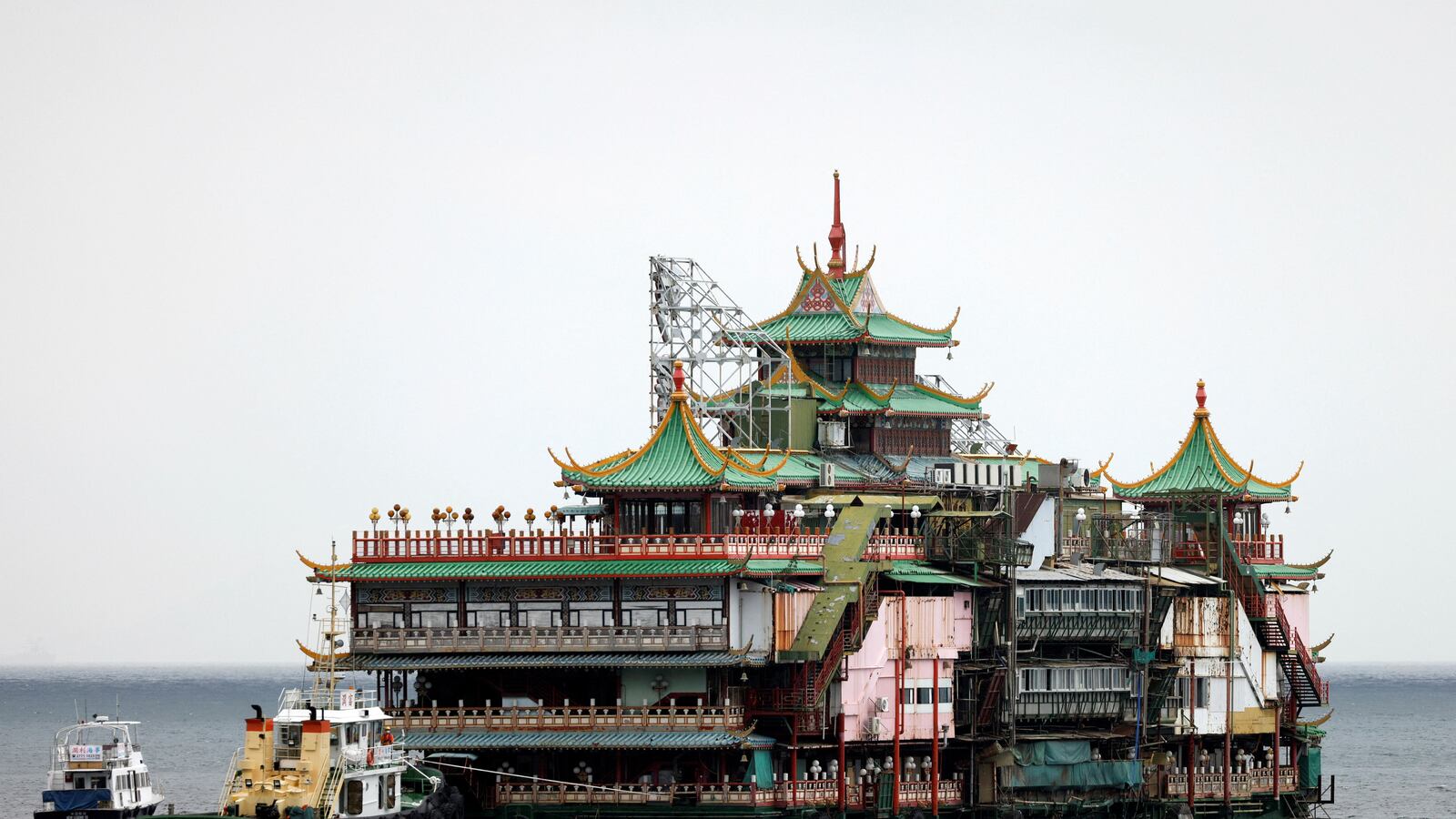 2022-06-14T071123Z_1622374330_RC2GRU97FAJ7_RTRMADP_3_HONGKONG-JUMBO_gtchgf