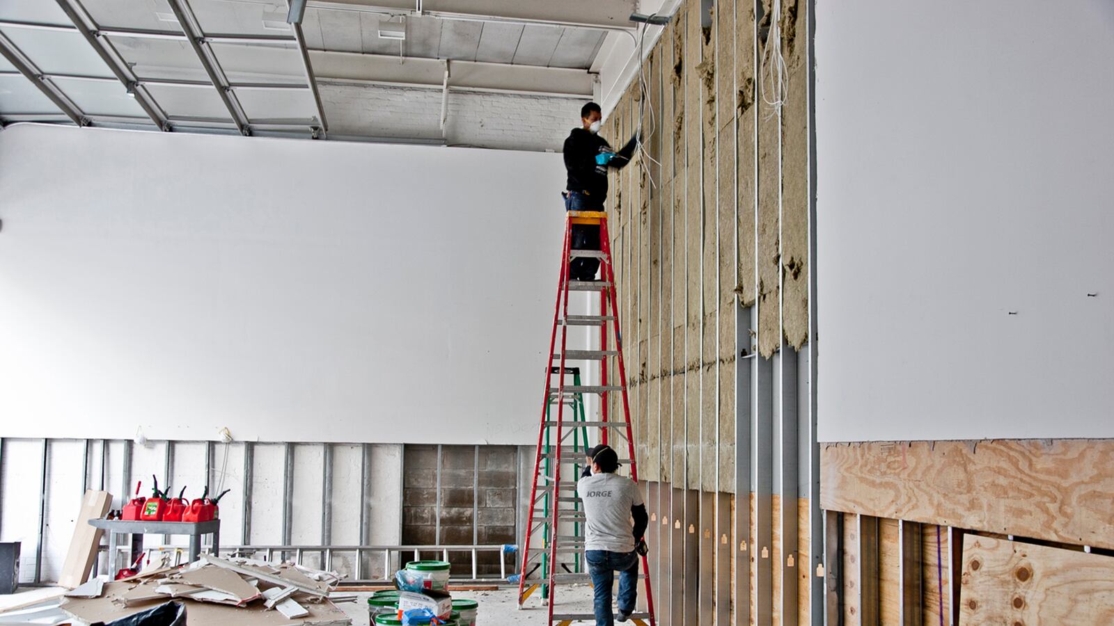 articles/2012/11/06/how-hurricane-sandy-rocked-the-art-galleries-in-chelsea/sandy-art-galleries-zwirner1_yawtia