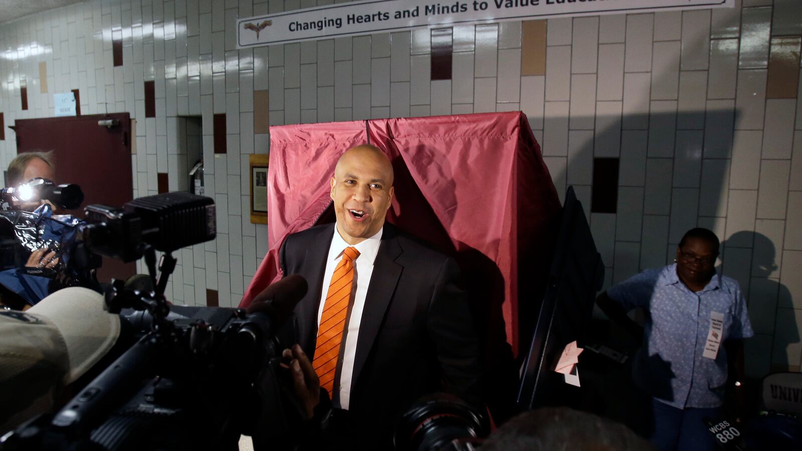 cheats/2013/10/16/cory-booker-wins-u-s-senate-seat/130821-booker-endorsement-cheat_s1afqg