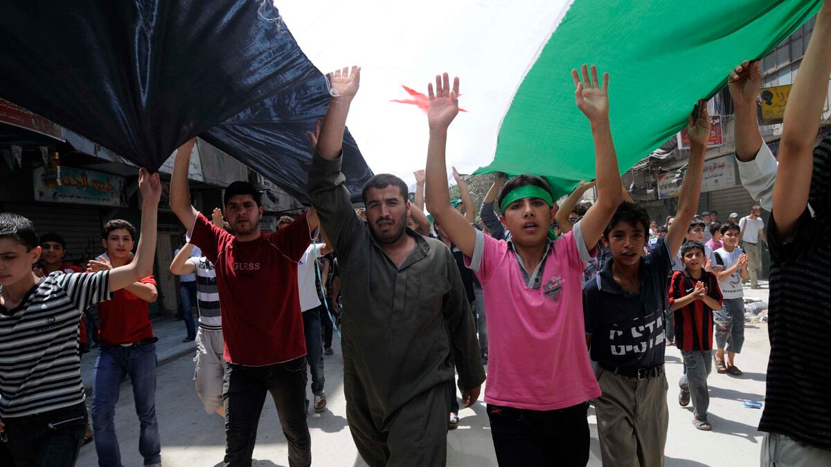 cheats/2012/07/29/noose-tightens-in-aleppo/syria-aleppo-government-cracks-down-cheat_uo20vv