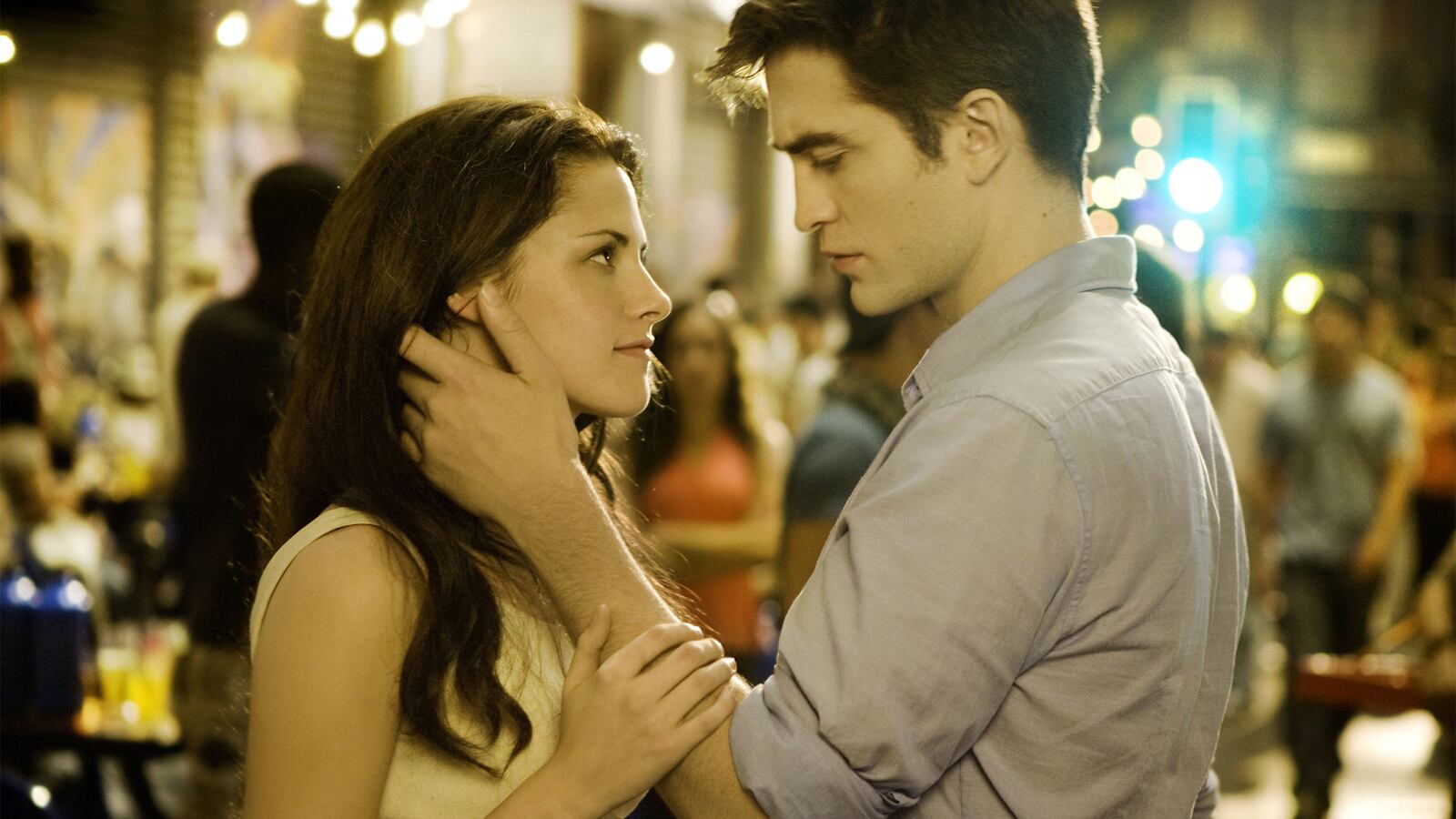 articles/2015/10/07/stephanie-meyer-s-twilight-life-and-death-doesn-t-break-gender-stereotypes-it-reinforces-them/151006-bugbee-twilight-tease_wef93g