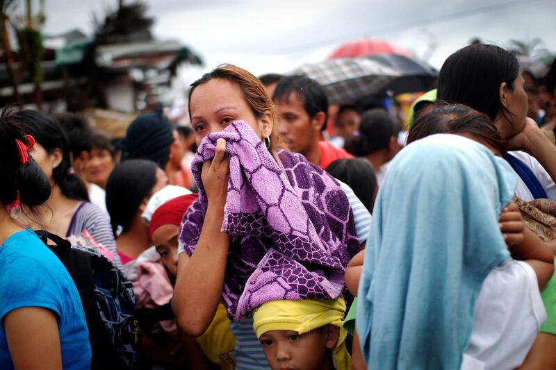 galleries/2013/11/14/aid-arrives-for-typhoon-ravaged-philippines-photos/philippine-aid-gal-9_yaohnt