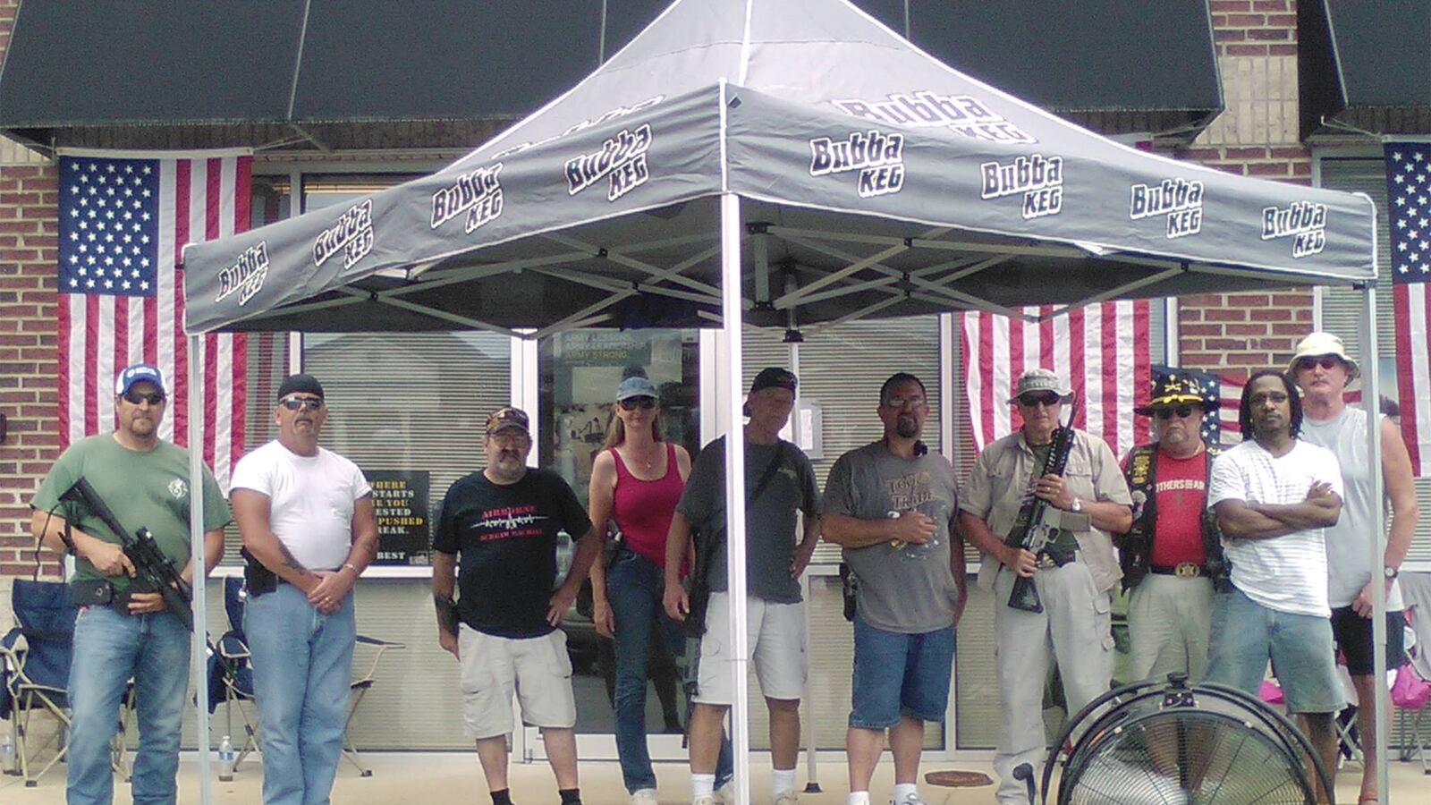 articles/2015/07/22/gun-nuts-play-soldier-after-chattanooga/150721-briquelet-armed-civillians-tease_dlv1bc