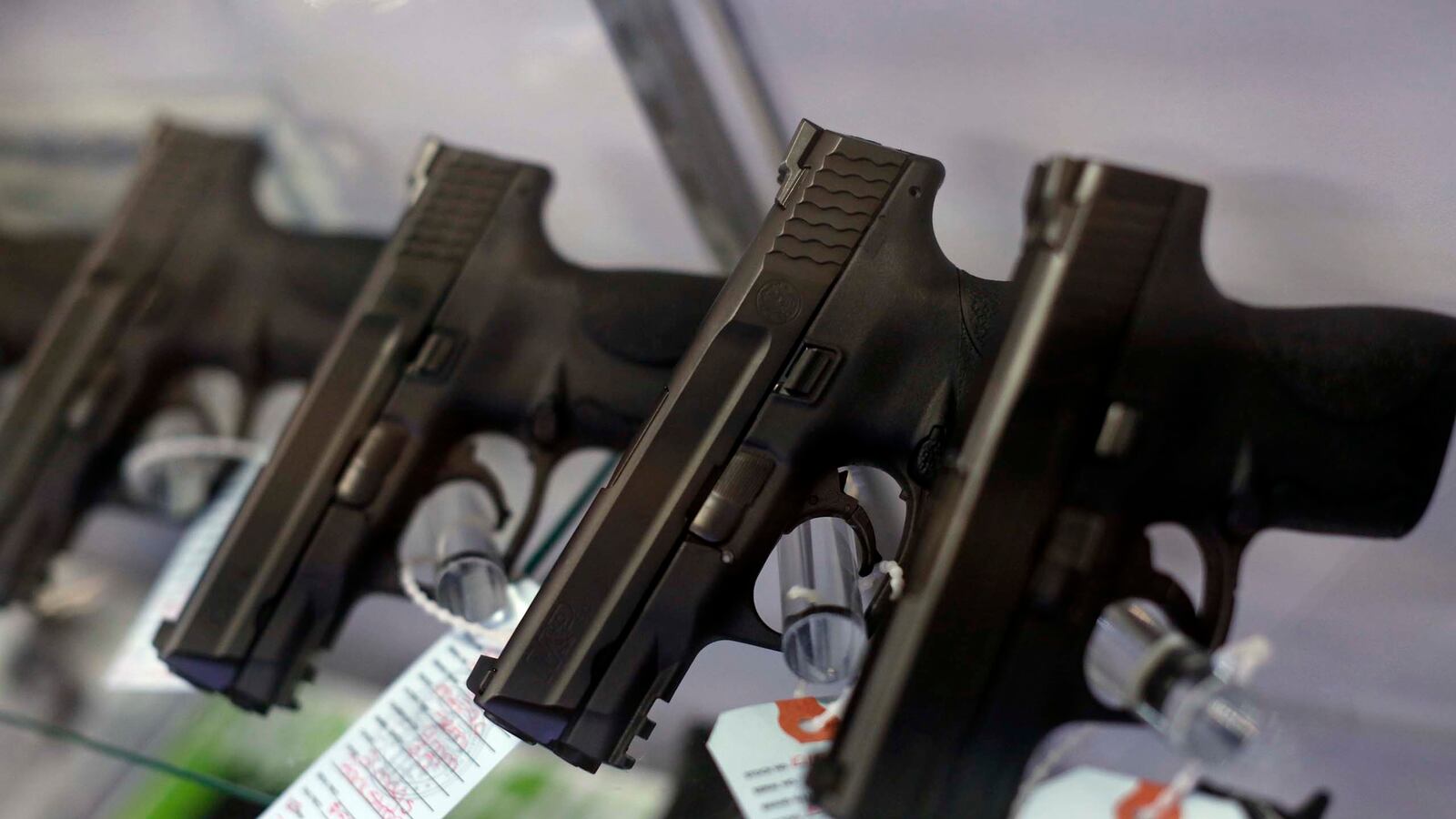 cheats/2015/10/13/gun-shop-found-liable-for-cop-shooting/151014-gun-store-tease_oxsfyv