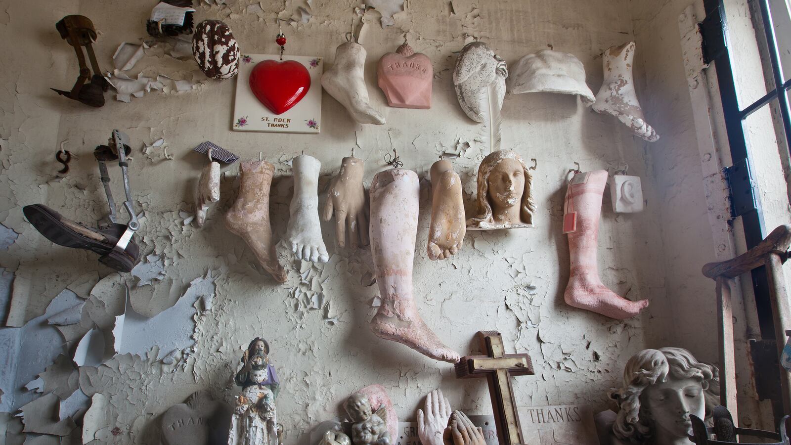 articles/2014/03/12/the-sacrificial-limbs-of-new-orleans/140311-strochlic-cemetary_paqsnz