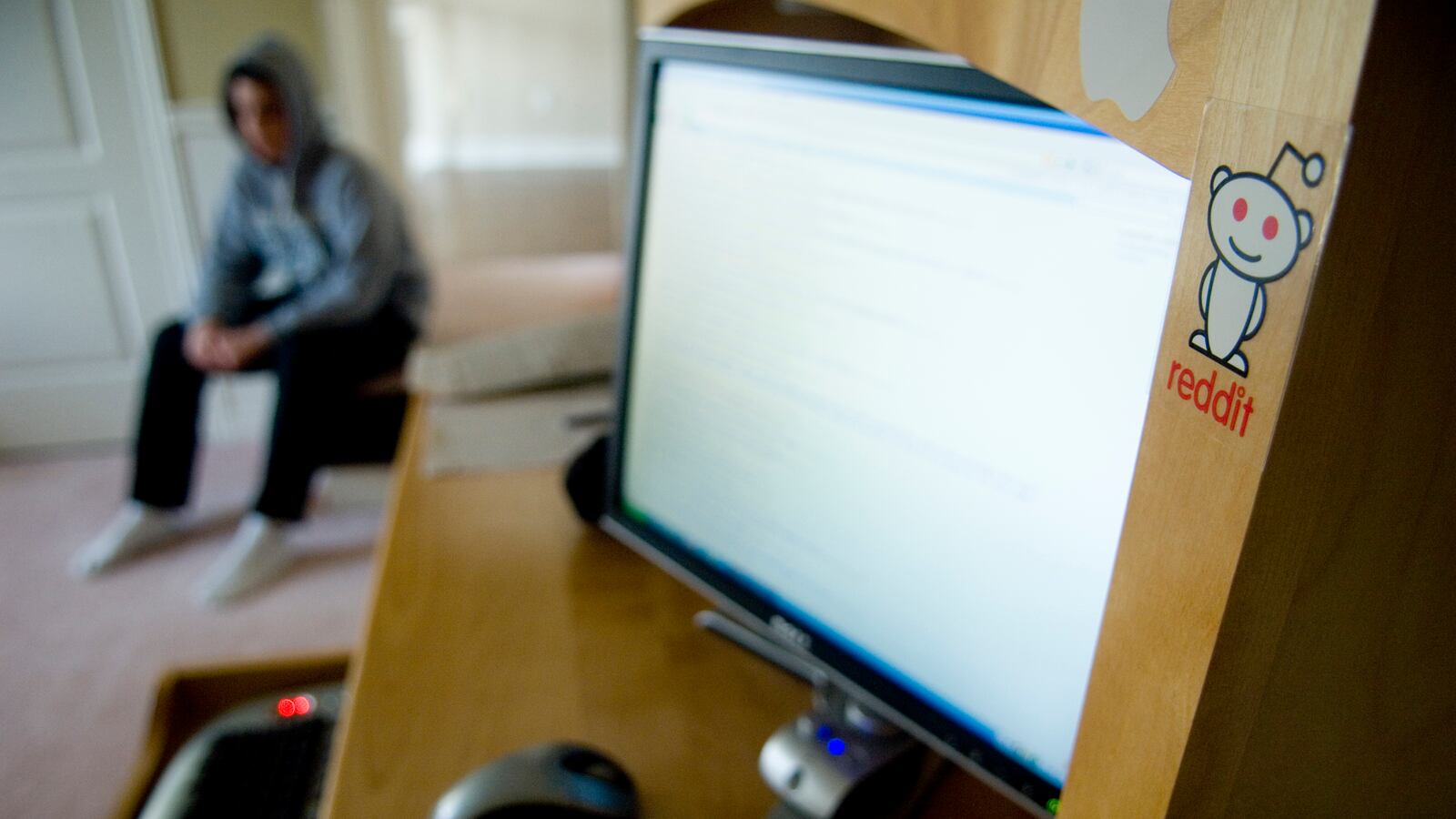 articles/2013/06/29/reddit-s-case-file-on-aaron-hernandez/130629-Zadrozny-Reddit-tease_oz5rjx